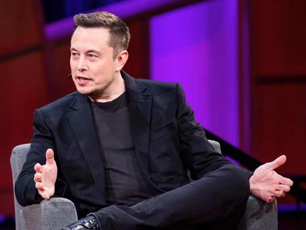 Đến ngày 27/9/2018, CEO Elon Musk bị SEC khởi kiện vì tội gian lận do đăng tải những tweet gây tranh cãi không đúng sự thật về Tesla và phải nộp phạt 20 triệu USD.