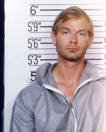 Nạn nhân bị tên sát nhân Dahmer giết hại đều là những người đàn ông trẻ tuổi, chủ yếu là người Mỹ gốc Phi.