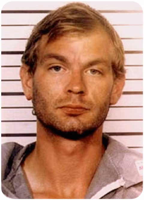Thỉnh thoảng, Dahmer giữ lại hộp sọ hoặc một số bộ phận cơ thể của nạn nhân làm kỷ niệm.
