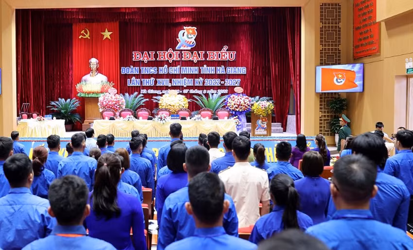 Chân dung nữ Bí thư Đoàn TN tỉnh Hà Giang vừa tái đắc cử Chan dung nu Bi thu Doan TN tinh Ha Giang vua tai dac cu