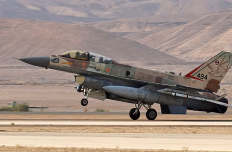 Biên đội máy bay tiêm kích F-16I Sufa của Không quân Israel triển khai huấn luyện diễn tập.