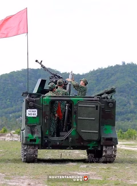 Việt Nam cũng có nâng cấp các xe M113 để tăng cường hỏa lực, yểm trợ cho bộ binh trong hiệp đồng tác chiến. Nguồn ảnh: QPVN.