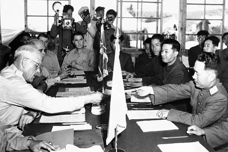 Hiệp định ngừng bắn được ký kết ở Bàn Môn Điếm và không có mặt Hàn Quốc. Ảnh: TI.