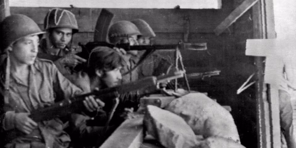 Lính biên phòng của El Salvador chuẩn bị sẵn sàng chiến tranh với Honduras vào ngày 15/7/1969. Ảnh: AP.