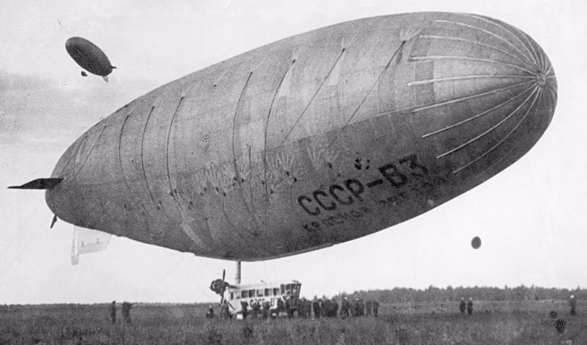 Để nâng cao khả năng sản xuất khinh khí cầu, năm 1930, phía Liên Xô đã cử các kỹ sư hàng đầu trong ngành thiết kế khinh khí cầu của mình tới Pháp, Đức và Mỹ - những cường quốc khinh khí cầu thời bấy giờ. Nguồn ảnh: RBTH.