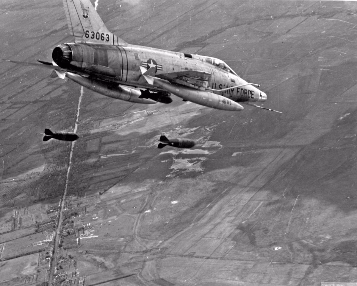 CIA đã đúng, tuyến đường Trường Sơn của ta rõ ràng là có đoạn vắt qua Lào, tuy nhiên năng lực ném bom rải thảm của Mỹ dù lớn, nhưng vẫn không đủ để làm chùn quyết tâm và ý chí của Quân Giải phóng. Nguồn ảnh: Flickr.