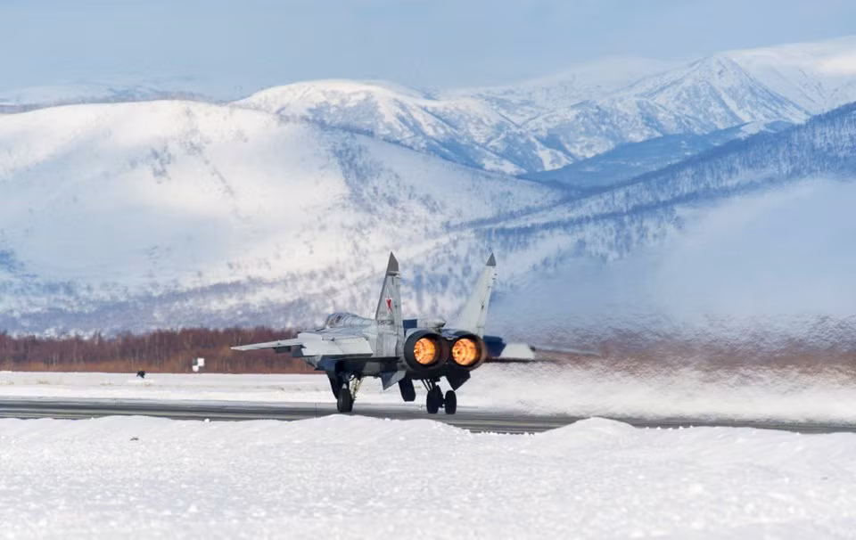 Được trang bị hai động cơ Tumansky R-15BD-300, MiG-31 có khả năng leo lên độ cao 10.000 mét chỉ trong vòng 8 phút. Nguồn ảnh: BI.