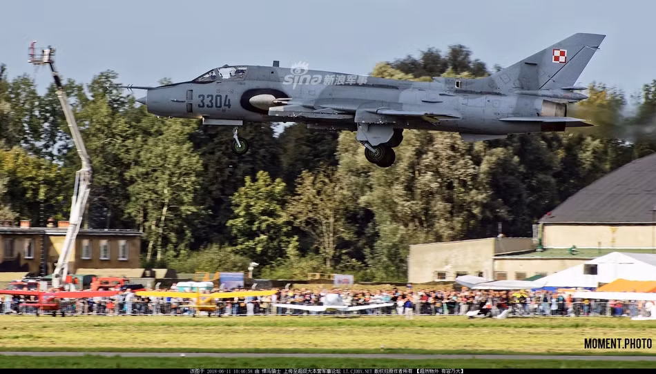 Ngay cả Su-22 của lực lượng Không quân Ba Lan cũng có khả năng cơ động ở độ cao thấp rât tốt. Nguồn ảnh: Moment.