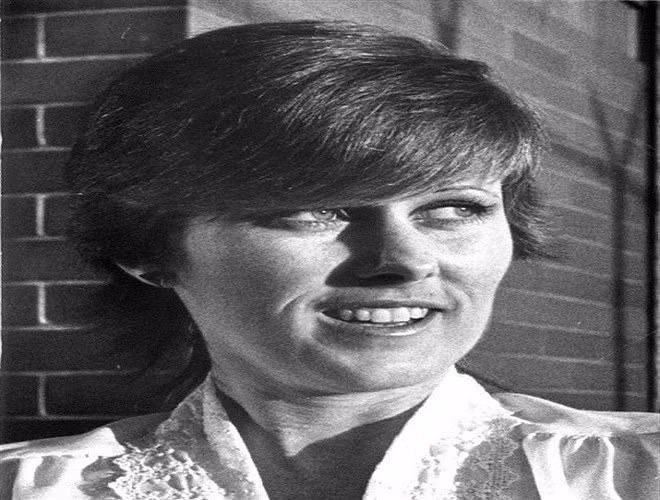12. Diane Downs: Không có người mẹ nào có thể “sắt đá” và máu lạnh như Diane Downs khi giết chết con gái 8 tuổi Christie và bắn chết hai đứa con khác trong xe, sau đó tự bắn vào cánh tay mình để giống như bị một kẻ cướp xe tấn công. Mặc dù được xác định bị rối loạn về nhân cách, nhưng Diane Downs vẫn bị kết án tù chung thân cộng thêm 50 năm tù.