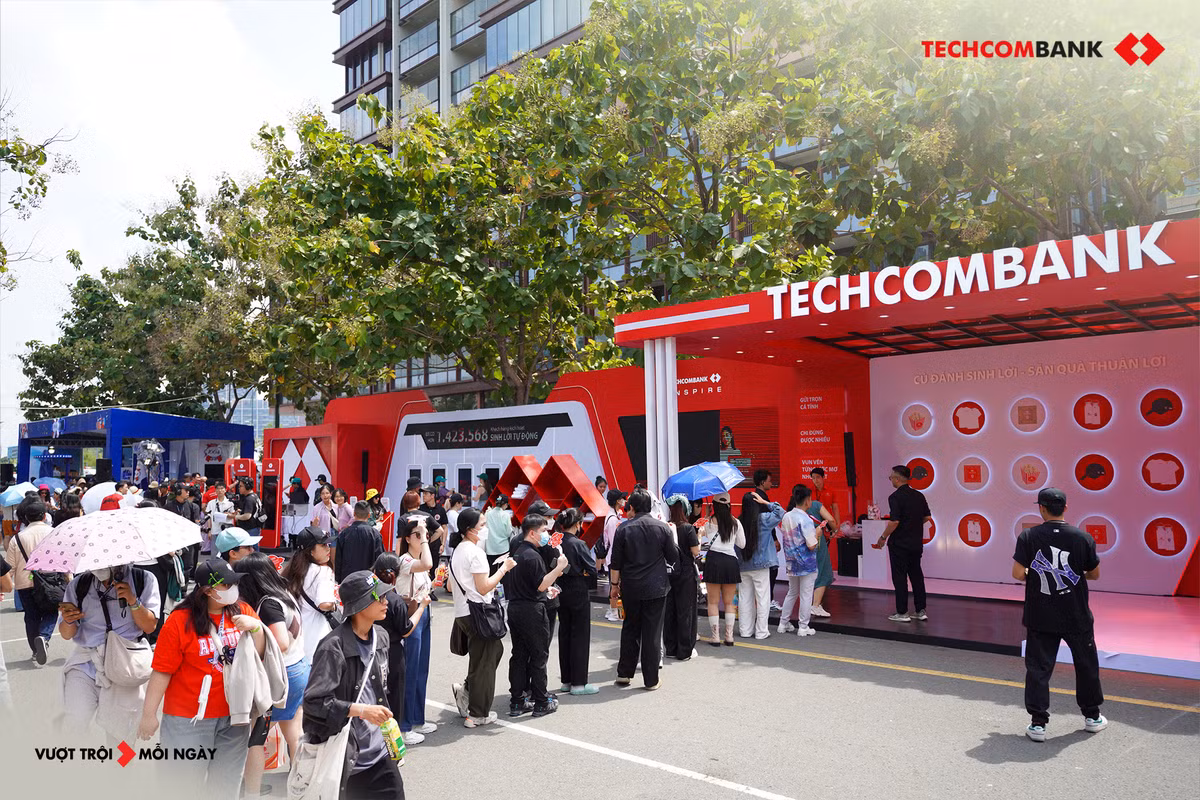 Khach hang Techcombank duoc check-in som cung cac anh trai vuot ngan chong gai-Hinh-5