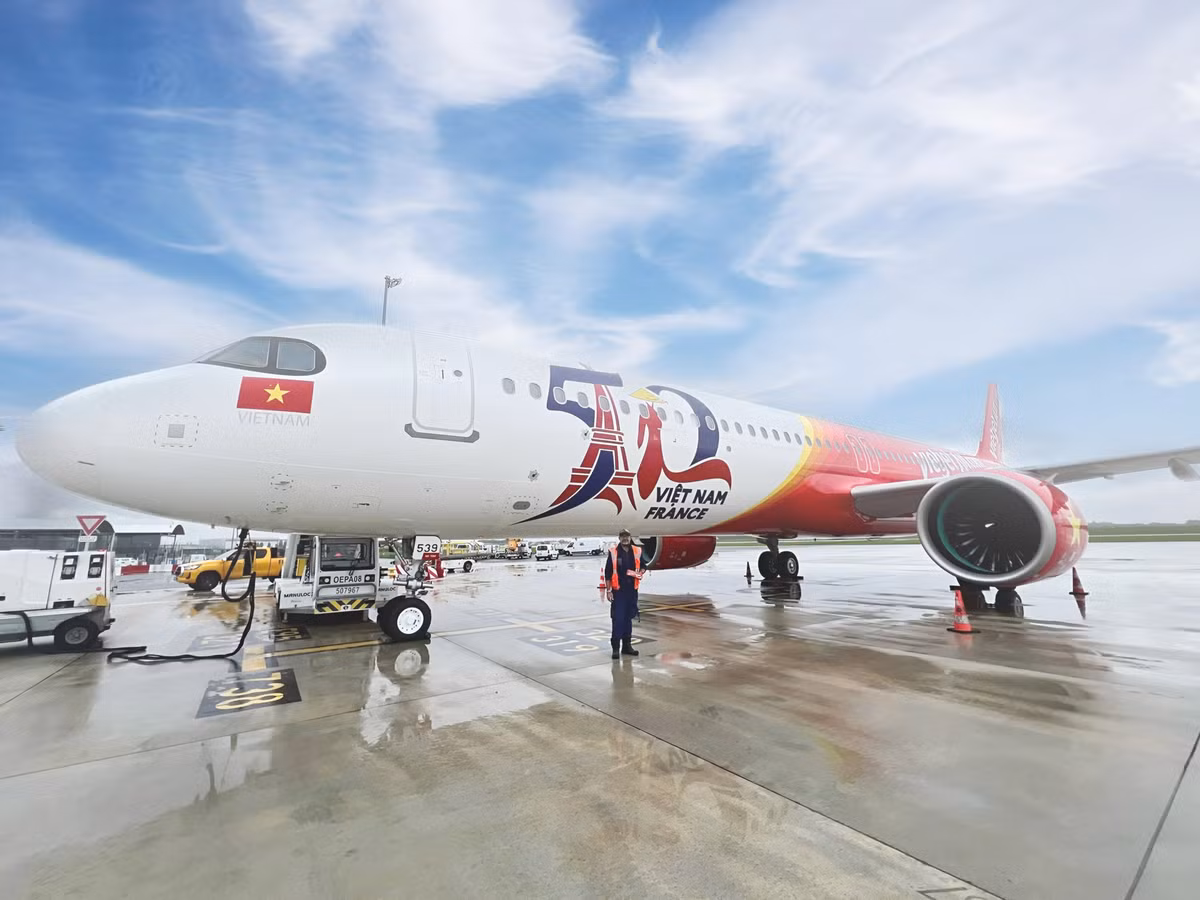 Airbus và Vietjet bàn giao tàu bay mang hình ảnh kỷ niệm 50 năm quan hệ ngoại giao - Hình 6 Airbus va Vietjet ban giao tau bay mang hinh anh ky niem 50 nam quan he ngoai giao-Hinh-6