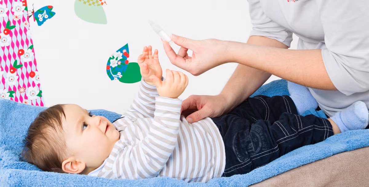 Thông thường, chứng sổ mũi có thể tự hết trong vòng 8-10 ngày. Các bậc cha mẹ có thể áp dụng những phương pháp sau để giúp trẻ thấy dễ chịu hơn trong thời gian bị sổ mũi. Ảnh minh họa: Internet.