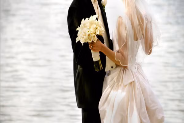 Thật khó để biết được mình có đang ở một mối quan hệ đúng hay không. Có người chọn bạn đời sai khiến cuộc đời giang dở, hoặc cố ở trong mối quan hệ sai để khổ cả một đời. Dưới đây là 7 dấu hiệu yêu đúng người giúp bạn tự kiểm chứng.