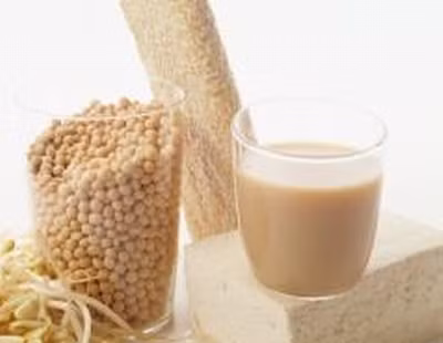 Không cùng đậu nành. Thịt bò và đậu nành đều là loại có nhiều chất purin – chất gây ra nhiều acid uric gây ra bệnh gút và đau khớp. Dùng chung hai chất này sẽ tăng gấp đôi lượng purin trong cơ thể.
