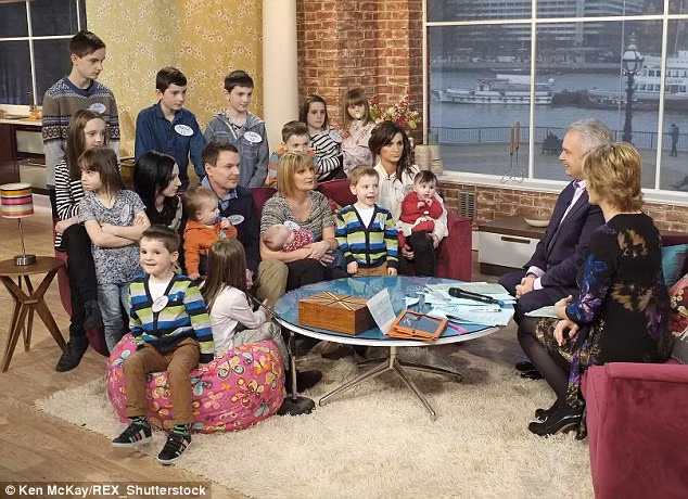 4 năm sau, 2 người kết hôn và sinh những đứa con tiếp theo là: Sophie; Chloe, Jack, Daniel, Luke, Millie, Katie, James, Ellie, Aimee, Josh, Max, Tilly, Oscar và bé Casper. Tính trung bình trong 25 năm qua, cứ 17 tháng, Sue lại sinh một đứa con.