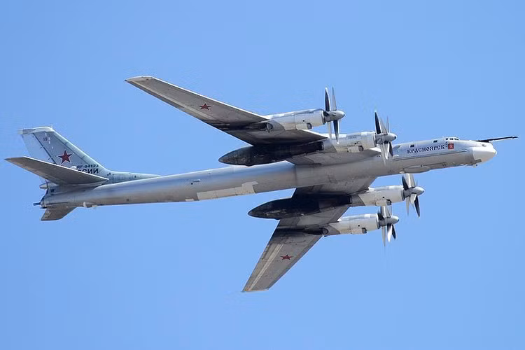Hiện Tu-142 đang giữ vị trí là máy bay trinh sát săn ngầm lớn nhất thế giới.