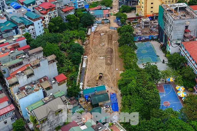 Một đoạn giữa đường Huỳnh Thúc Kháng kéo dài đang được triển khai, xây dựng.