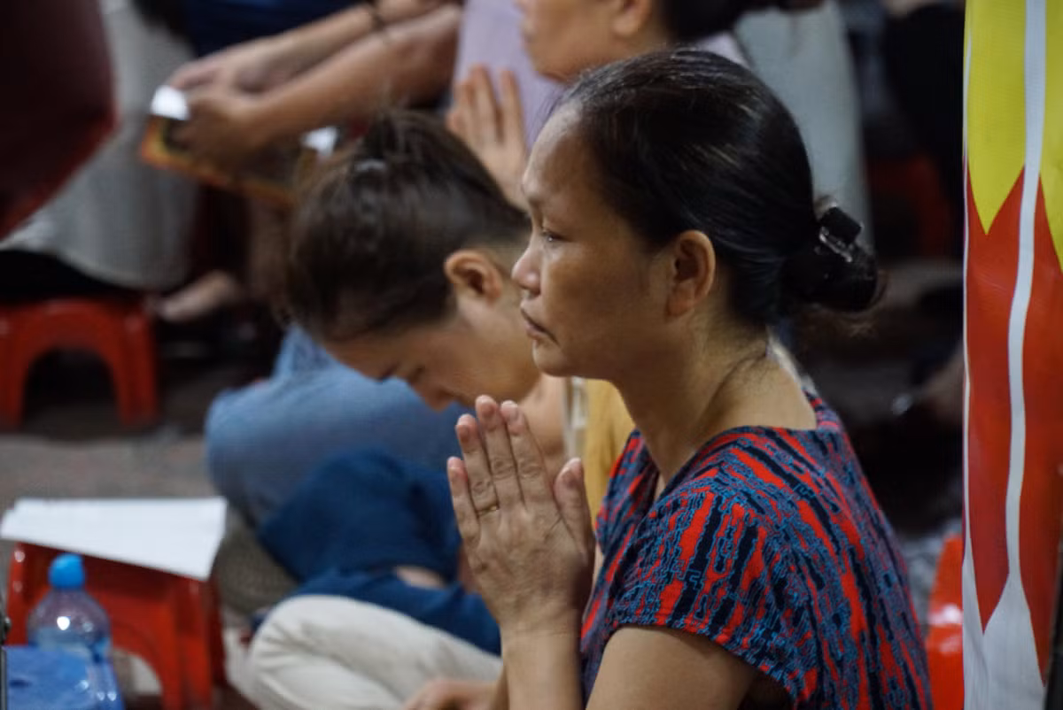 Phút tưởng nhớ công cha, nghĩa mẹ