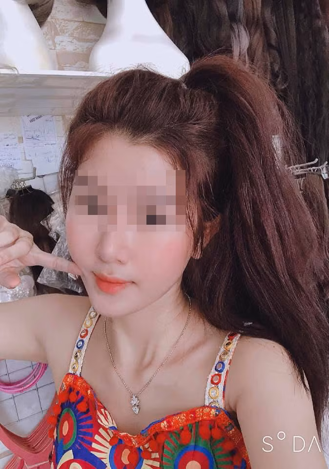 5 năm trước, C. đi nghĩa vụ về thì đi học nghề lái xe và hiện lái xe dịch vụ. Chiếc xe mà C. dùng để chở người yêu là thuê của một người tại địa phương. Xem thêm video: Sát hại bạn gái tại phòng trọ vì níu kéo tình cảm bất thành. Nguồn VTC14.