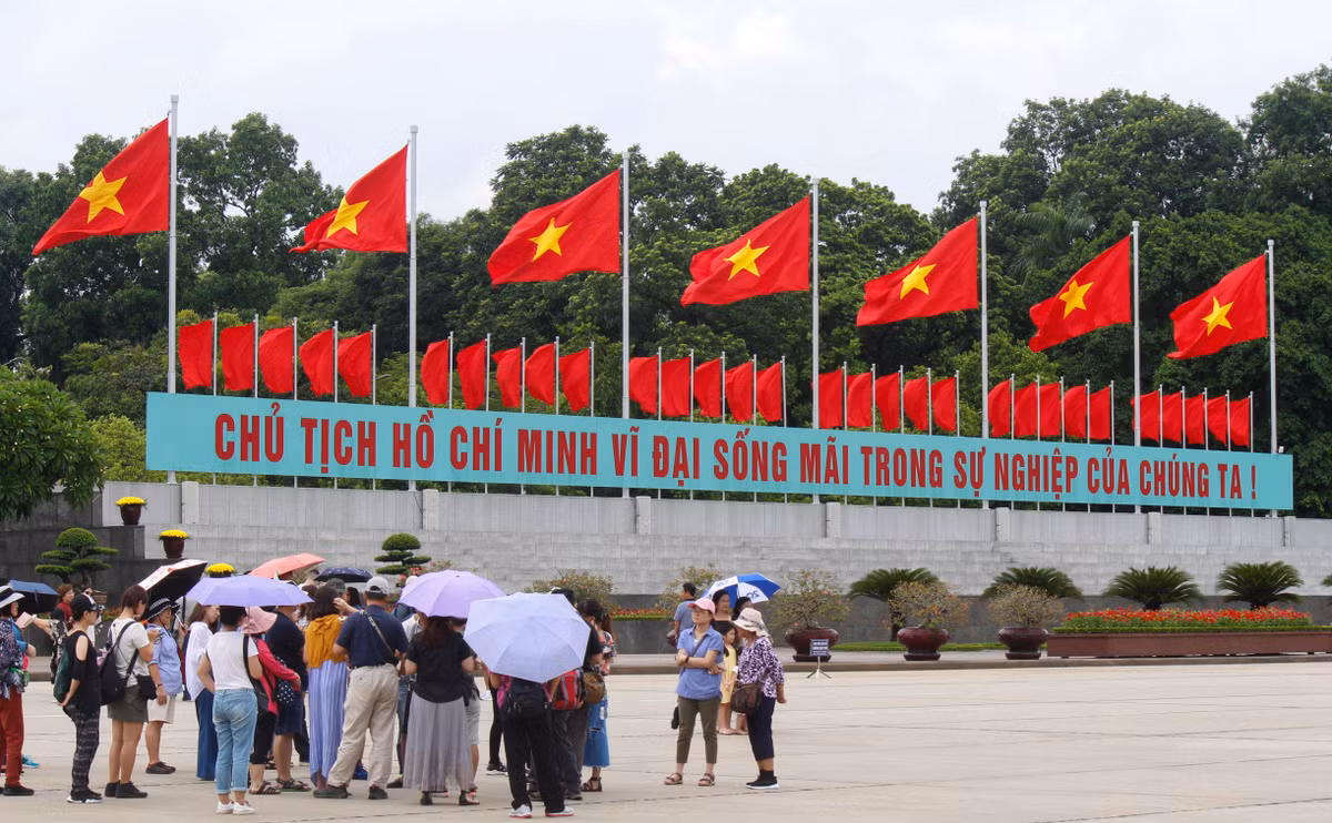 Duong pho Ha Noi ngap tran co hoa mung Quoc khanh 2/9-Hinh-17