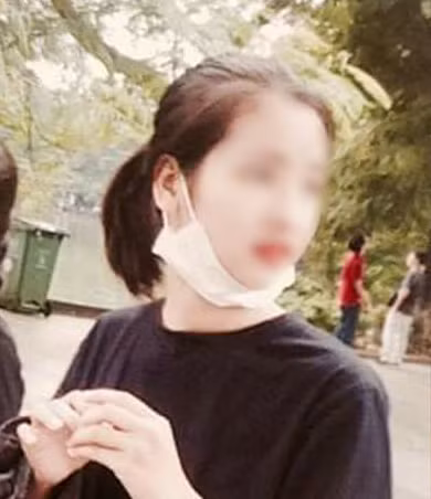  4. Nữ sinh mất tích bí ẩn trên đường từ Nam Định về Thanh Hóa: Ngày 17/4, nữ sinh Phạm Thị Hằng (1996, quê Thanh Hóa) xuống Hải Hậu (Nam Định) thăm nhà chị gái, chiều cùng ngày Hằng bắt xe từ đó về Thanh Hóa. Tuy nhiên đến tối, vẫn không thấy Hằng về, gọi lại vào số điện thoại của nạn nhân thì một người lạ nghe sau đó tắt máy.
