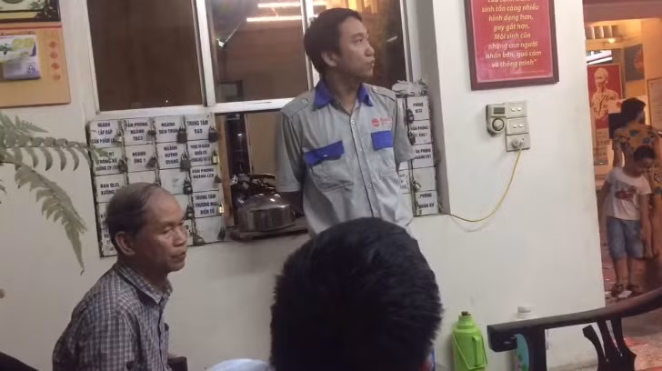Chay Cong ty Rang Dong: Phong vien bi bao ve be the nho khi tac nghiep-Hinh-2
