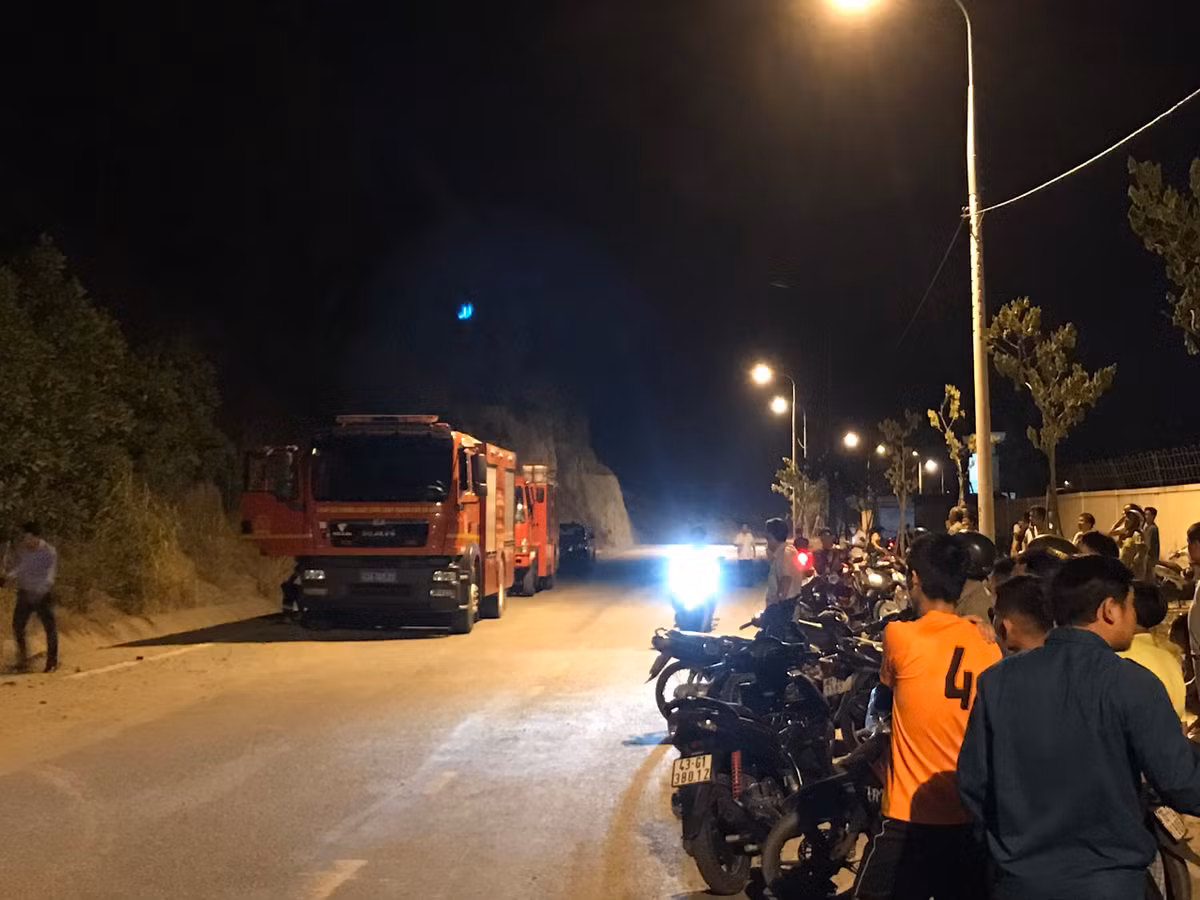 Chay rung o Da Nang giua dem, ca tram nguoi dap lua-Hinh-4