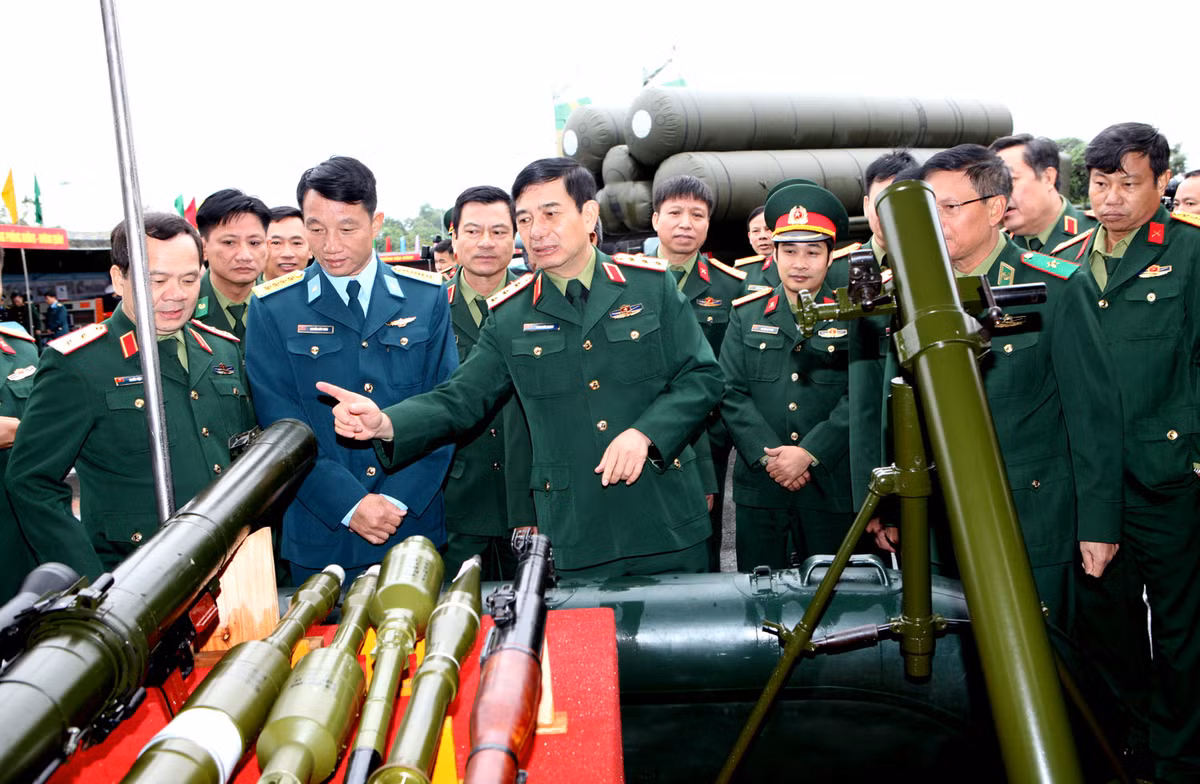 Trong ảnh là một số mẫu vũ khí chống tăng được giới thiệu tại Hội nghị Sơ kết 5 năm (2013-2018) thực hiện Nghị quyết 765-NQ/QUTW của Quân ủy Trung ương. Trong đó có thể thấy chúng ta đã chế tạo được tất cả các loại đạn giành cho B41 từ đạn chống tăng thông thường PG-7, PG-7VL, PG-7VR, OG-7V (đạn phân mảnh), cho đến TBG-7V (đạn nhiệt áp). Nguồn ảnh: QĐND.