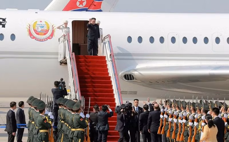 Nói cách khác, Việt Nam đã được chọn làm địa điểm tổ chức thượng đỉnh lần thứ hai giữa ông Kim và Tổng thống Mỹ Donald Trump từ năm ngoái.