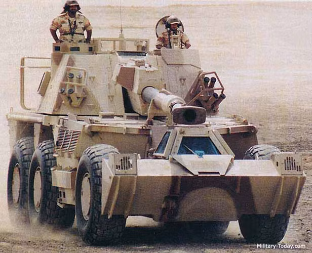 Tầm bắn hiệu quả của pháo tự hành G6 Rhino đạt 30km và 39km với đạn pháo tăng tầm.