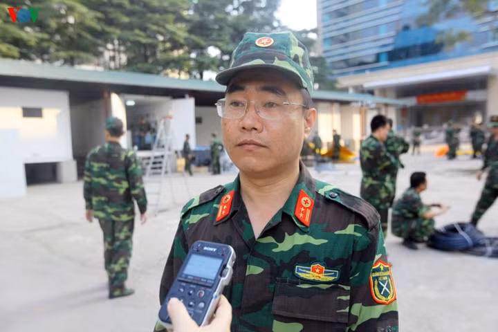 Trung tá, Bác sĩ Võ Văn Hiển, Giám đốc Bệnh viện dã chiến cấp 2 số 2 cho biết: "Bệnh viện cấp 2 số 1 đang triển khai ở Nam Sudan được LHQ đánh giá rất cao. Chúng tôi không coi đó là áp lực mà xác định đó là động lực để cố gắng".