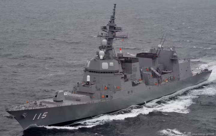 Tàu lớp Akizuki là lớp tàu khu trục hiện đại nhất của Lực lượng Phòng vệ Biển Nhật Bản hiện nay, tàu được trang bị hệ thống chiến đấu Aegis tương tự như các tàu khu trục lớp Arleigh Burke của Hải quân Mỹ. Ảnh: Seaforces.