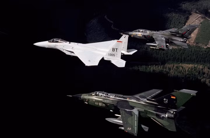 Những chiếc máy Tornado đầu tiên được bàn giao cho RAF và Không quân Đức vào tháng 6/1979. Chiếc Tornado thứ 500 được sản xuất cho Không lực CHLB Đức vào tháng 12/1987. (Ảnh Wikipedia)