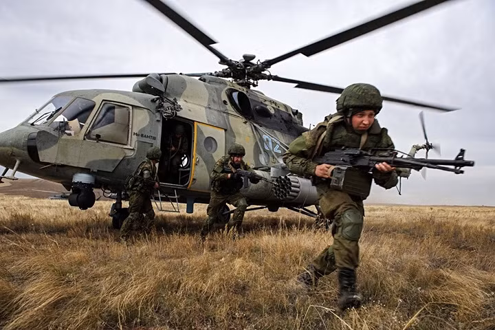 Mi-8 là con át chủ bài về phương diện hậu cần. Thời hoàng kim của máy bay này là trong nội chiến Afghanistan vào thập niên 1980.