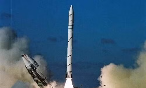Mặc dù vậy, phía Israel không chia sẻ nhiều thông tin về thông số kỹ thuật chi tiết của loại tên lửa này nhưng khẳng định nó có thể được sử dụng để phản công mọi pha tấn công hạt nhân nào nhắm vào Israel. Nguồn ảnh: Docs.