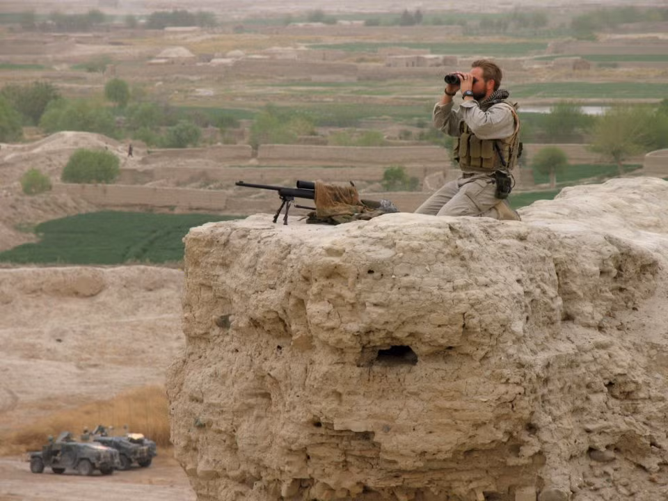 Năm 2006, Quân đội và người dân Mỹ vẫn quá chú tâm vào cuộc chiến ở Iraq, tình trạng an ninh ở Afghanistan bắt đầu vượt ra ngoài tầm kiểm soát. Số vụ đánh bom liều chết vượt lên trên 139 vụ và có tới 1677 vụ đánh bom xảy ra trong năm này. Số lính Mỹ thường trực tăng lên trên 20.000 quân. Nguồn ảnh: BI.