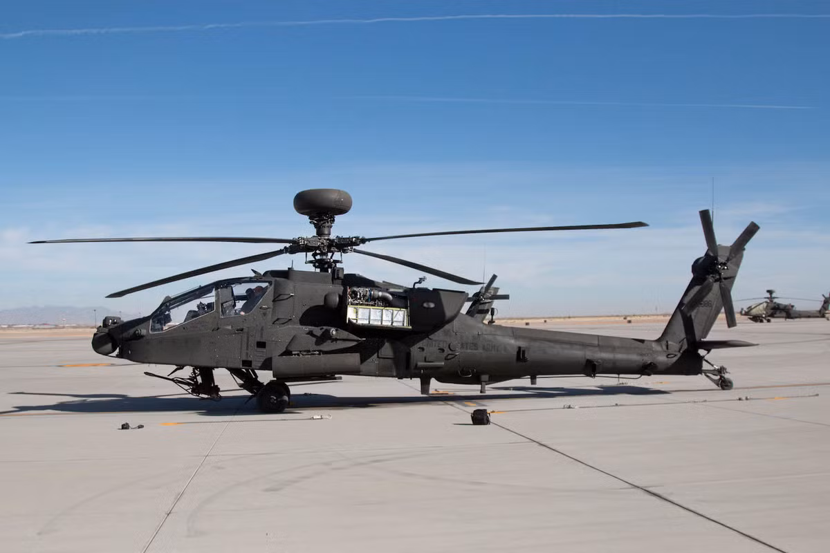 AH-64D được trang bị hệ thống cánh quạt có 4 lá và hai động cơ T700-GE-701C. Nguồn ảnh: Business Insider.