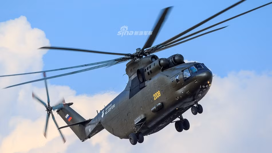 Cơ bản, Mi-26T2V là phiên bản được cải tiến gần như toàn bộ với giáp và hệ thống khí tài hoàn toàn mới. Trong đó có cả hệ thống phần mềm điều khiển bay được cho là có sự cải tiến rõ rệt so với bản gốc. Nguồn ảnh: Sina.