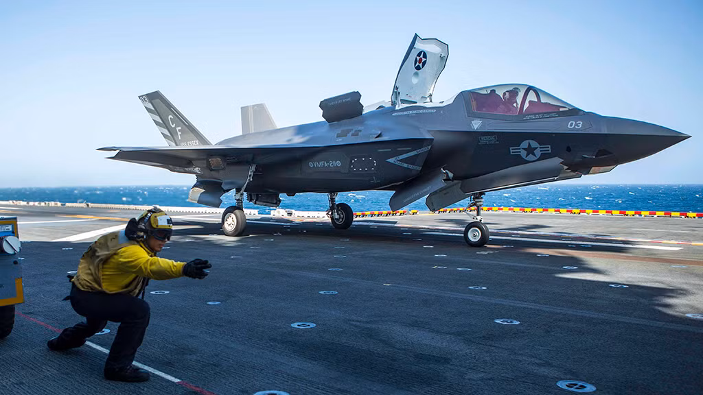 Cây bút Paul Szoldra của Business Insider trong bài phân tích mới đây khẳng định việc sử dụng F-35 ở Afghanistan là một thảm hoạ và tốn kém sau khi chứng kiến màn trình diễn của siêu cơ này tại chiến trường Trung Đông rực lửa. Nguồn ảnh: BI.