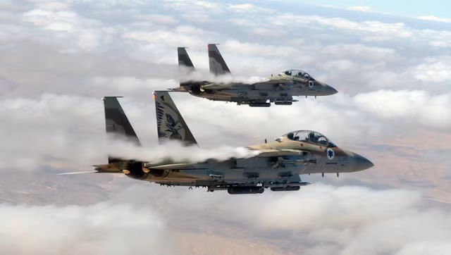 Đó chính là dàn chiến đấu cơ F-15I trong tay Không quân Israel hiện tại. Đây là loại chiến đấu cơ tương tự như F-15E của Mỹ nhưng được Israel tối ưu hoá khả năng tấn công mặt đất và được sử dụng như một cường kích cực kỳ nguy hiểm. Nguồn ảnh: ISAF.