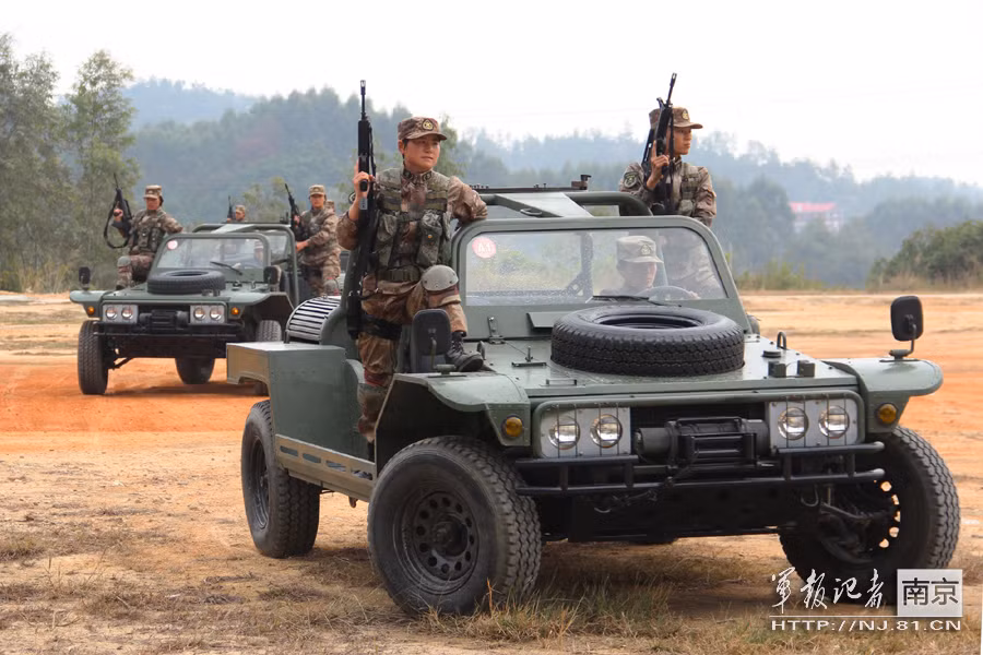 Do có số lượng đăng ký phục vụ quân đội quá đông, quân đội Trung Quốc chỉ tuyển chọn những người có tiêu chuẩn sức khoẻ và trí lực thật tốt. Với các nữ quân nhân, tiêu chuẩn này thậm chí còn cao hơn. Nguồn ảnh: NJ81.