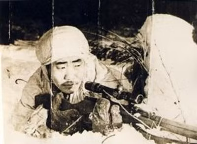 Với 429 kẻ địch bị tiêu diệt, Fyodor Matveyevich Okhlopkov là một trong những xạ thủ bắn tỉa của Liên Xô được đối thủ nể sợ nhất. Thậm chí thành tích của Fyodor còn cao hơn nữa nếu tính cả những kẻ địch bị ông tiêu diệt bằng... súng máy và súng tiểu liên. Nguồn ảnh: Militaryeducation.