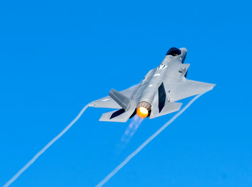 United Technologies - một công ti con của Partt &amp; Whitney - chịu trách nhiệm sản xuất động cơ của F-35 Lightning II đóng góp tới 54,6% trong khoản tiền 1,09 triệu USD cho Đảng Cộng Hoà. Nguồn ảnh: BI.