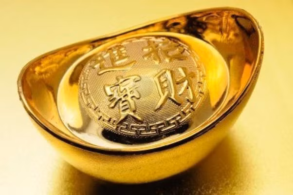 Sau thời nhà Hán, vàng mới dần dần lọt vào tầm ngắm của con người. Vào thời điểm đó, sản lượng vàng rất khan hiếm nên không được đưa vào giao thương mà chủ yếu dùng chế tác đồ thủ công mỹ nghệ cao cấp.
