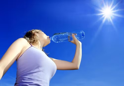 Không chỉ là khi nhiệt độ quá cao, mà khi nhiệt độ quá thấp cũng có thể gây chết người. Ngoài ra các hoạt động như vừa tập thể dục vừa tiếp xúc trực tiếp với ánh nắng mặt trời cũng dễ khiến cơ thể quá nóng.