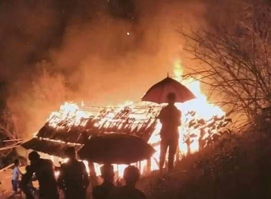  3. Cháy ngôi nhà gỗ 4 gian thiệt hại trên 200 triệu đồng: Ngày 30/9, Công an huyện Tương Dương, tỉnh Nghệ An cho biết, đang điều tra vụ hỏa hoạn vào tối muộn ngày 29/9, khiến ngôi nhà gỗ 4 gian và nhiều tài sản của gia đình anh Và Bá Tùng ( xã Nhôn Mai, huyện Tương Dương) bị thiêu rụi hoàn toàn, rất may không có thiệt hại về người . 