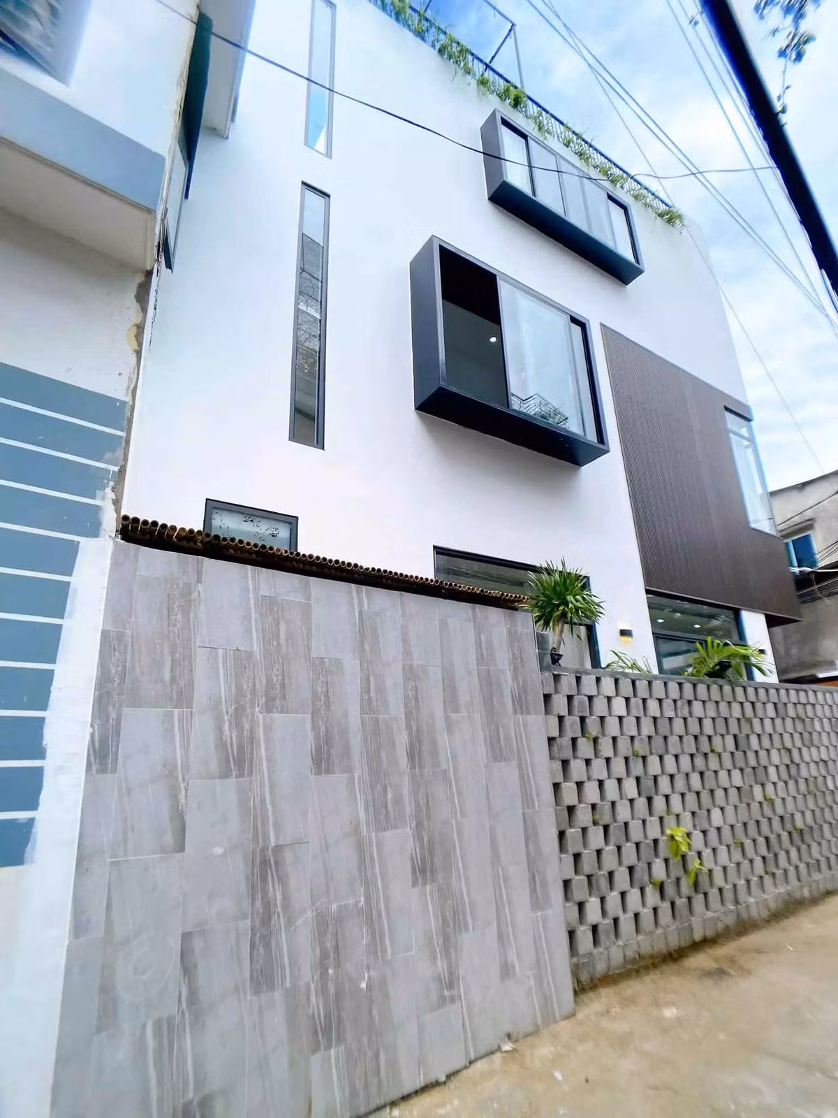 Ngoi nha pho luon trong lanh nho duoc ‘boc’ boi khu vuon nho-Hinh-23
