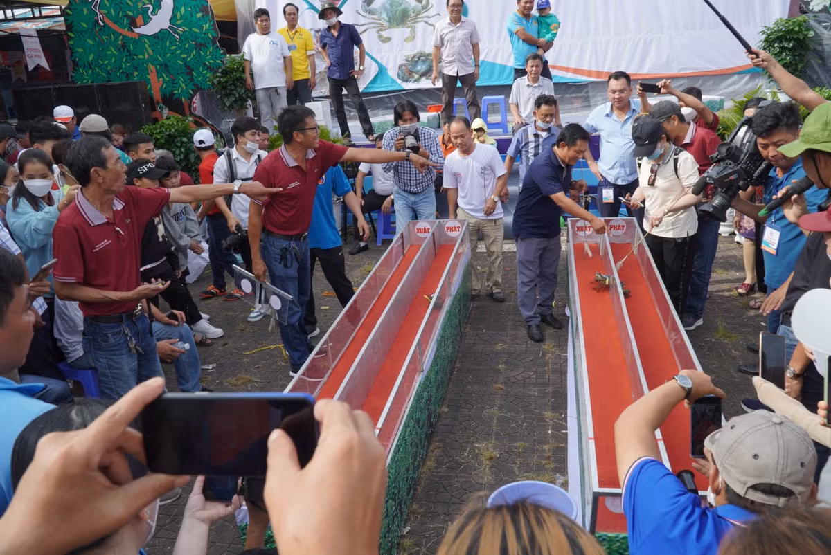 Cà Mau lần đầu tiên thi đua cua tốc độ Ca Mau lan dau tien thi dua cua toc do