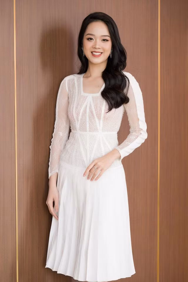 Nu sinh truong luat giam 20kg trong 3 thang thi Hoa hau Viet Nam