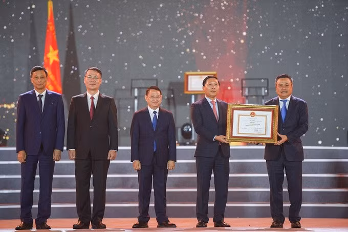 Huyện Mê Linh vinh dự đón nhận Huân chương Lao động hạng Ba - Hình 2 Huyen Me Linh vinh du don nhan Huan chuong Lao dong hang Ba-Hinh-2